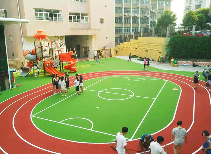 什么種類和多高的人造草坪合適幼兒園使用呢？