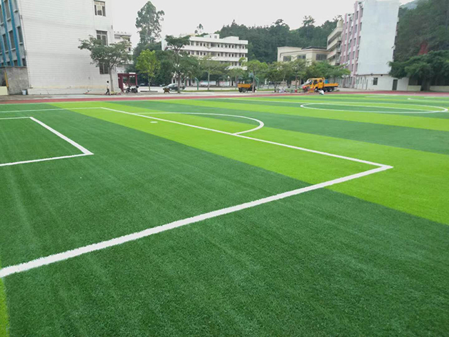 如何選擇人工草坪廠家，才能確保草坪品質(zhì)