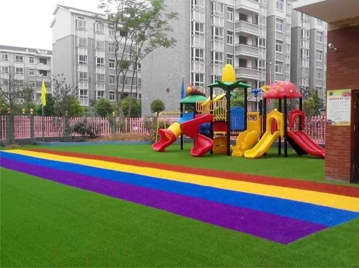 幼兒園使用人造草坪安全嗎？會(huì)影響小朋友嗎？