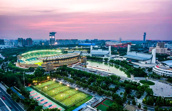 再增兩片國際足聯(lián)（FIFA）認(rèn)證場(chǎng)地！AVG傲勝股份實(shí)現(xiàn)雙奧之城標(biāo)志性場(chǎng)館配套設(shè)施建設(shè)大滿貫